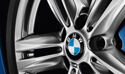 Wheel center cap with chrome ring BMW